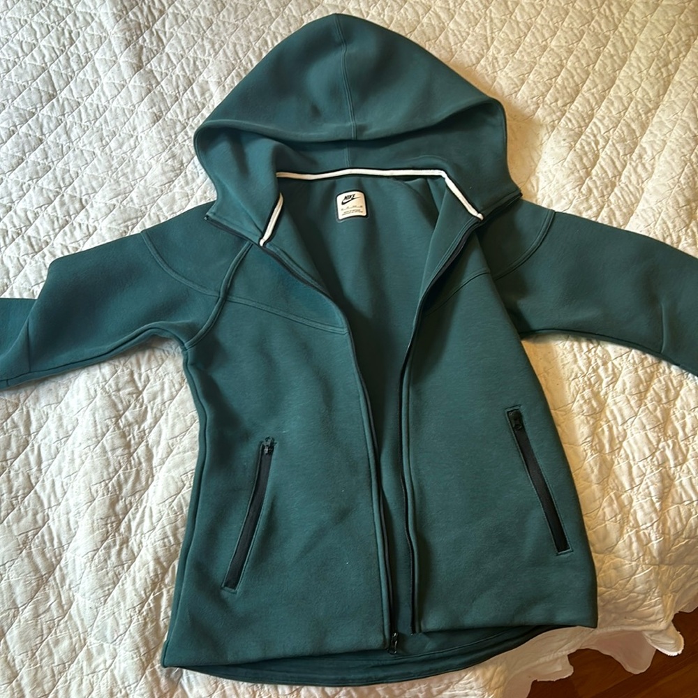 Green Nike tech 🫶 - Picture 4 of 9